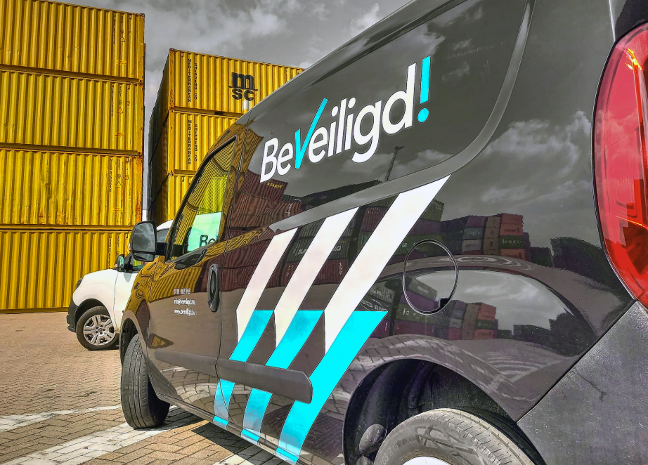 Beveiligd Beveiliging Vlissingen bus zwart containers